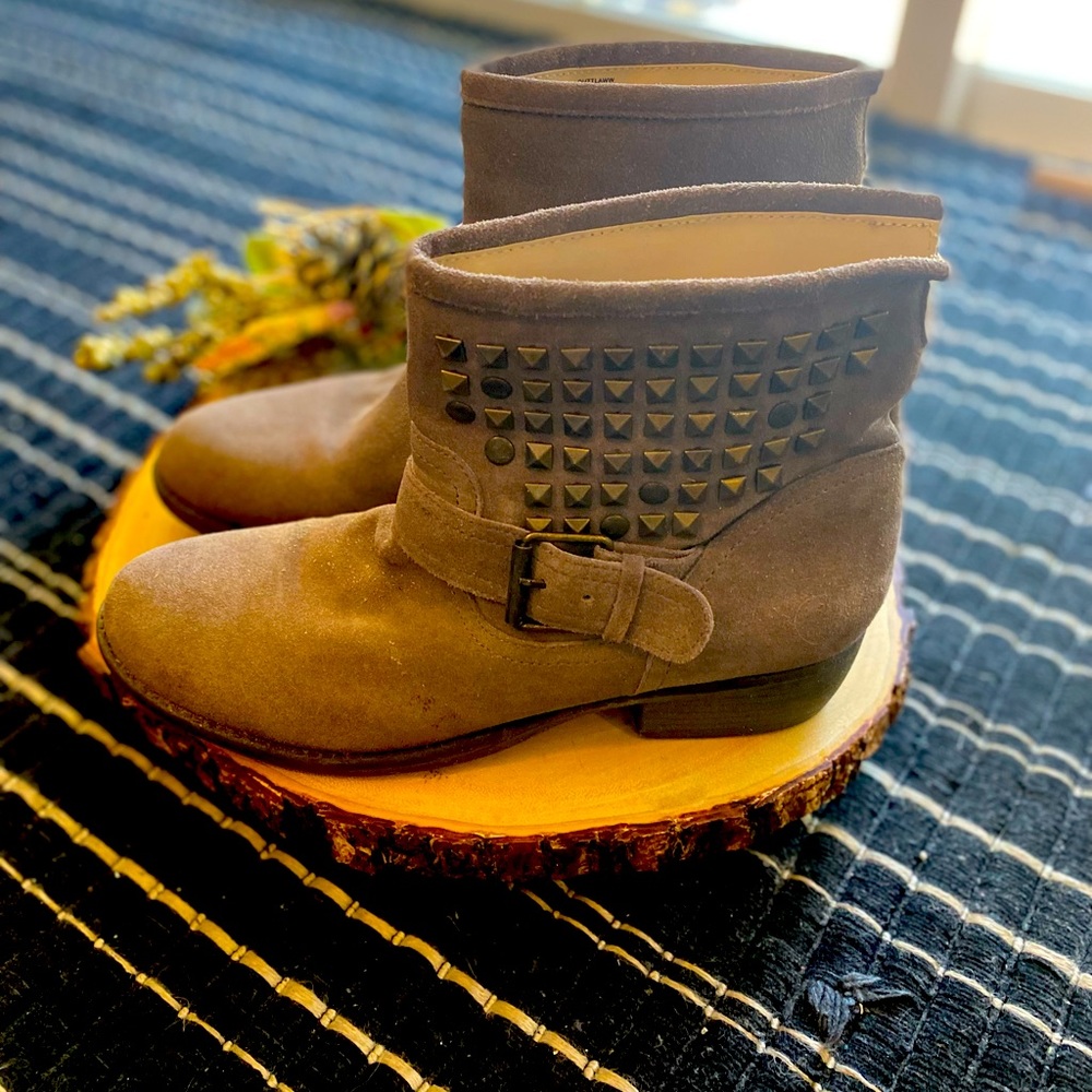 Steve Madden tan suede ankle boots